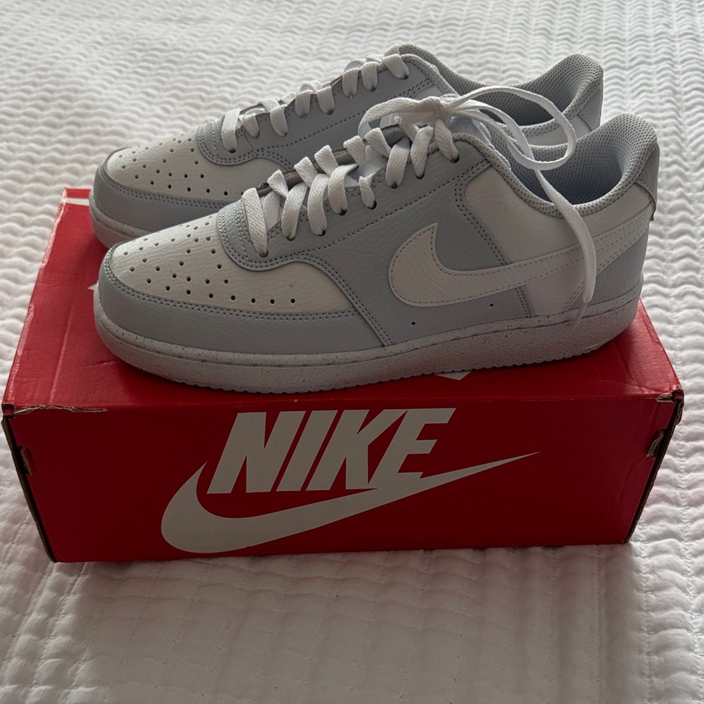 Nike Women's Light Gray/light blue Sneakers